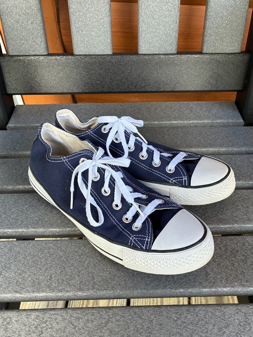 Converse Navy Canvas Low-Top Sneakers with White Trim Women's 8.5
